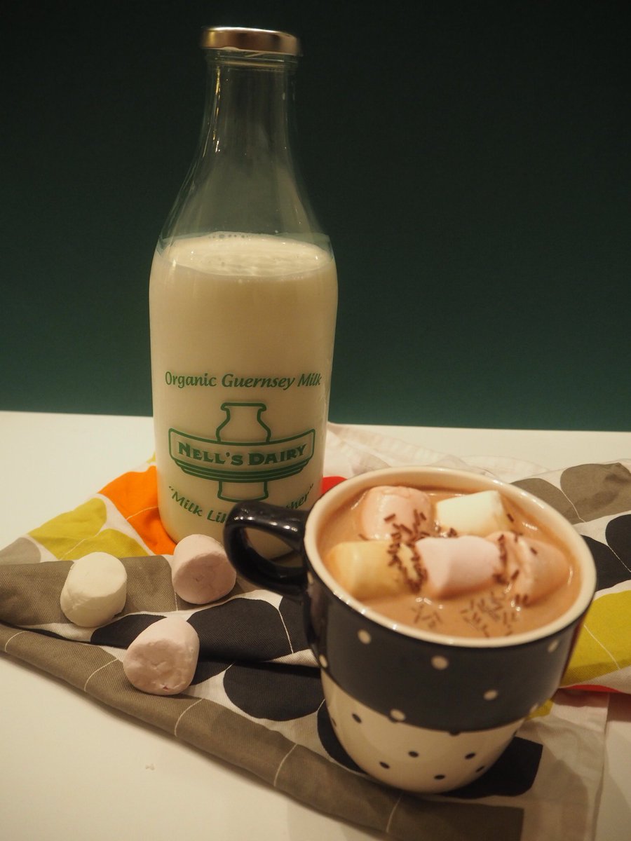 To create the most delicious creamy hot chocolate, our milk is a MUST! Thanks @binnyjs for the photo!