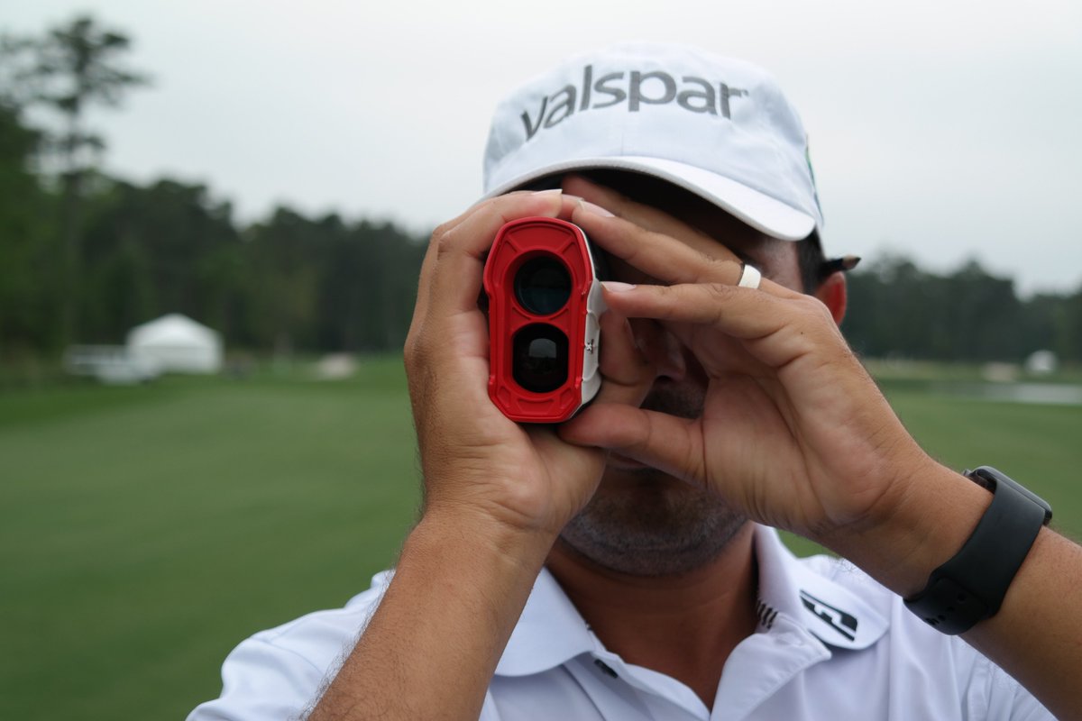 ErikCompton3's tweet photo. Took this pic in Houston a while back. My man Carlos, on it!! #PracticeGrind #PGATOUR #caddie https://t.co/18HQmwYGUV