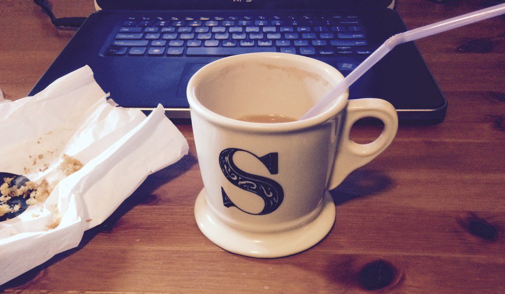 sorayaroberts's tweet photo. my hygienist expects me to live my life like this. #teastraw https://t.co/S17ctmoiDB