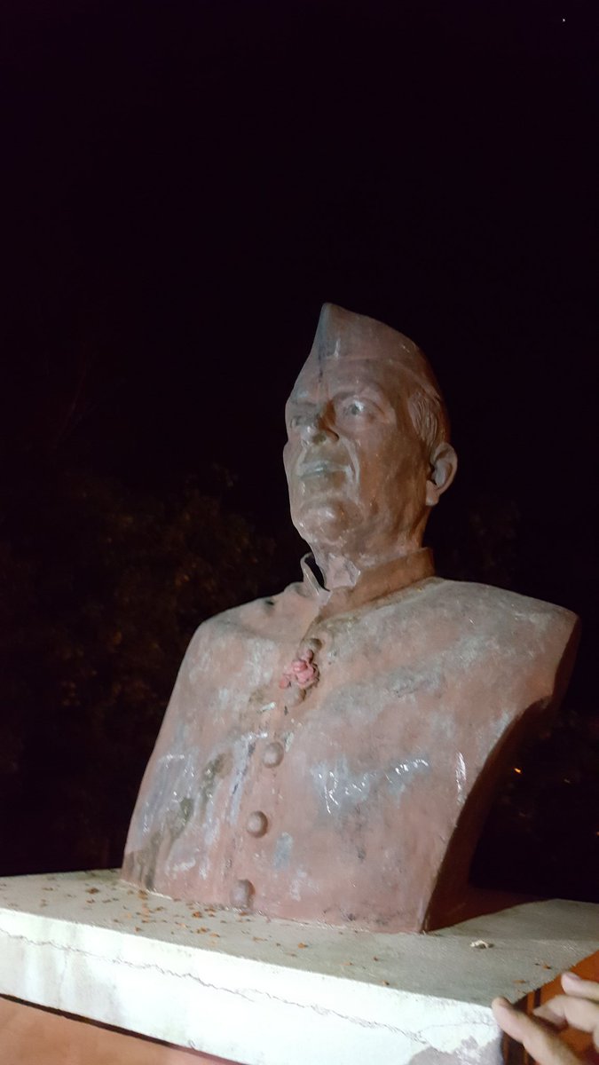 Tanwar_Indian's tweet photo. Somebody damaged statue of Pt.Jawaharlal Nehru Ji in Karnal. This is  real 'Deshdroh' and it shows sick mentality. https://t.co/2DHBI5p9BO