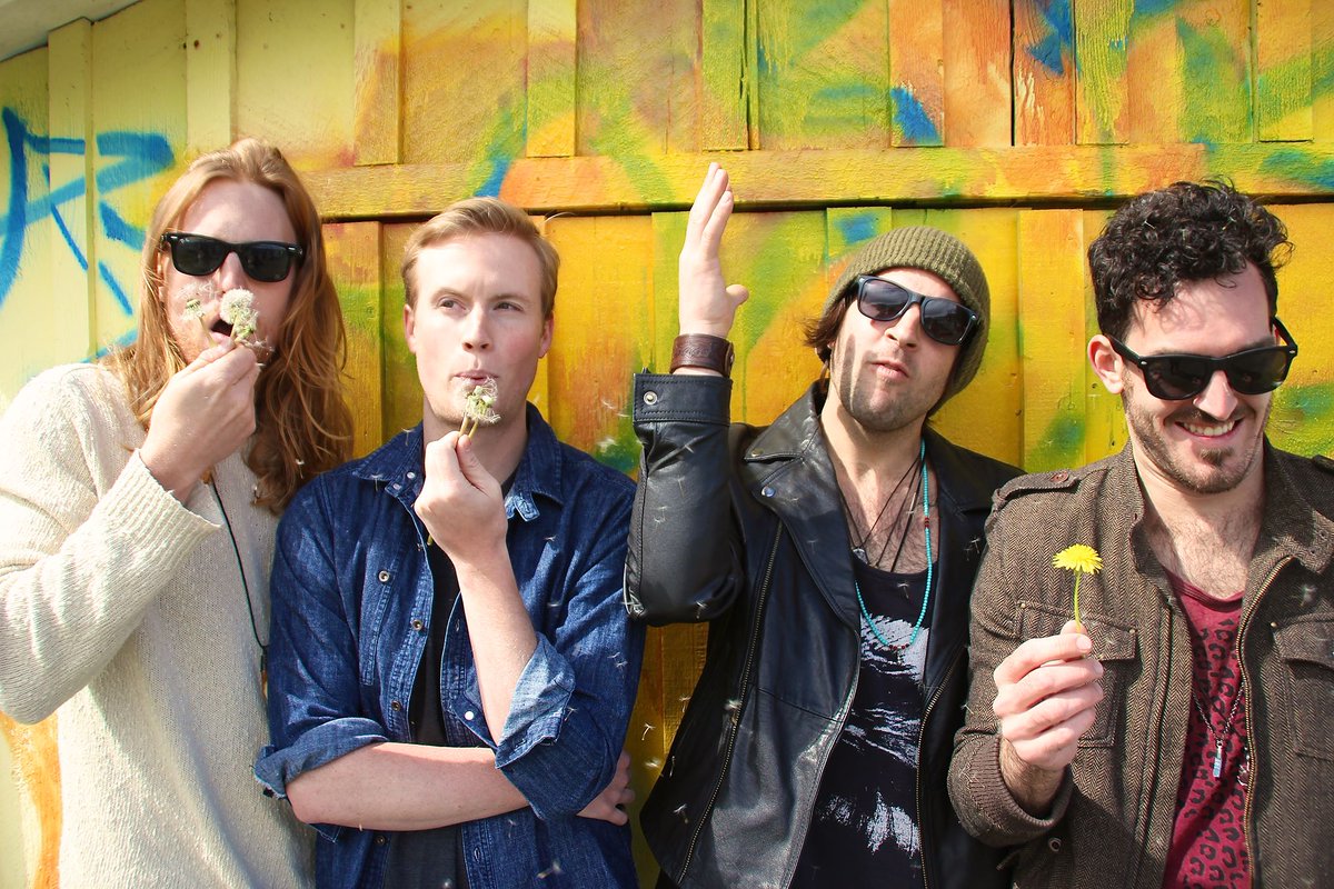 #IndieMusic from <a href="/MindilBeach/">Mindil Beach</a> on this week's #TCPC. Get to know this band. ow.ly/3md1300Rkjy