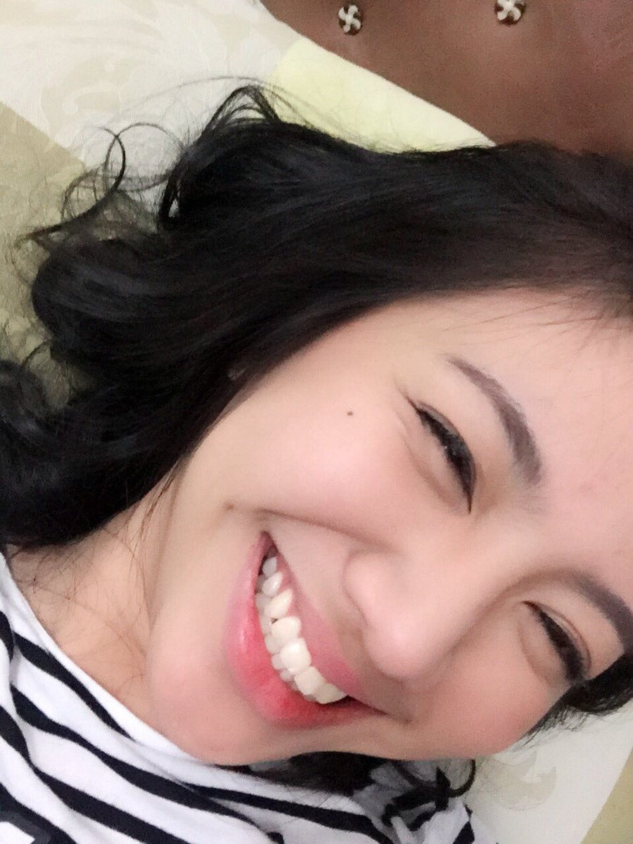 shanju's tweet photo. Baaa, aku sudah terkapar di kasur. Bersih-bersih dan mencoba tidur. Bantal ga boleh bandel ya 🙅🏻 https://t.co/ljMytFKXvT