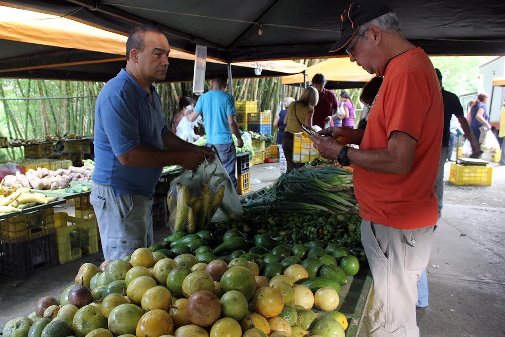 FundacionPetare's tweet photo. En tiempos difíciles, nuestros #MercadosSucre📝 son una alternativa fresca y económica. ☞ https://t.co/HGBcCU9ysX https://t.co/bpyTtovBZ1
