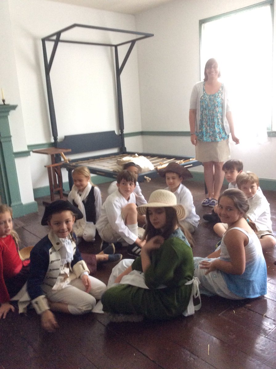 suehalbert's tweet photo. #3HCrew have gone Colonial! #tatemtigerpride #IndianKingTavern #haddonfield #history https://t.co/m3gWNO7Jyf