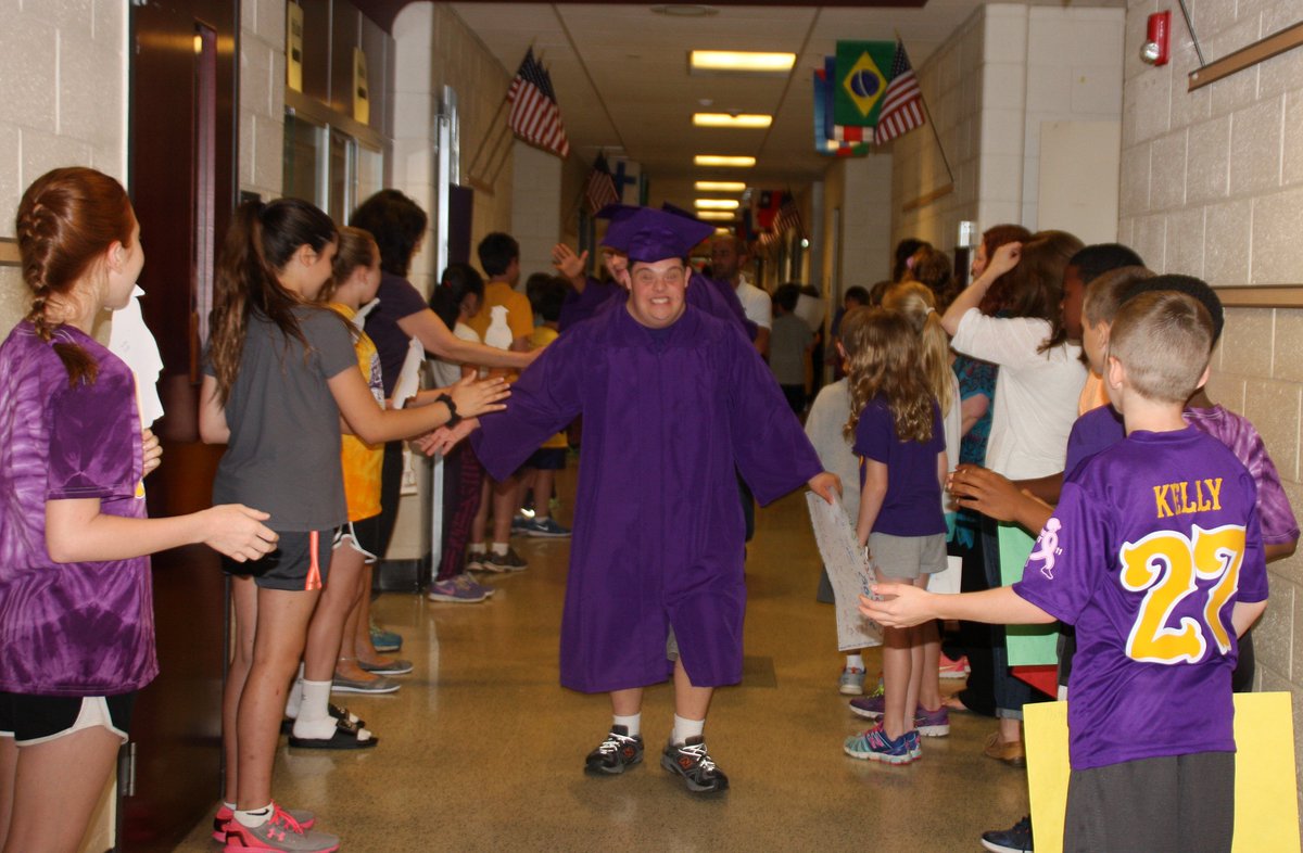 UpperMorelandSD's tweet photo. The Class of 2016 put on their caps and gowns - first ever “Senior Walk” through the halls of the Elementary Center. https://t.co/AwOElWd2jN