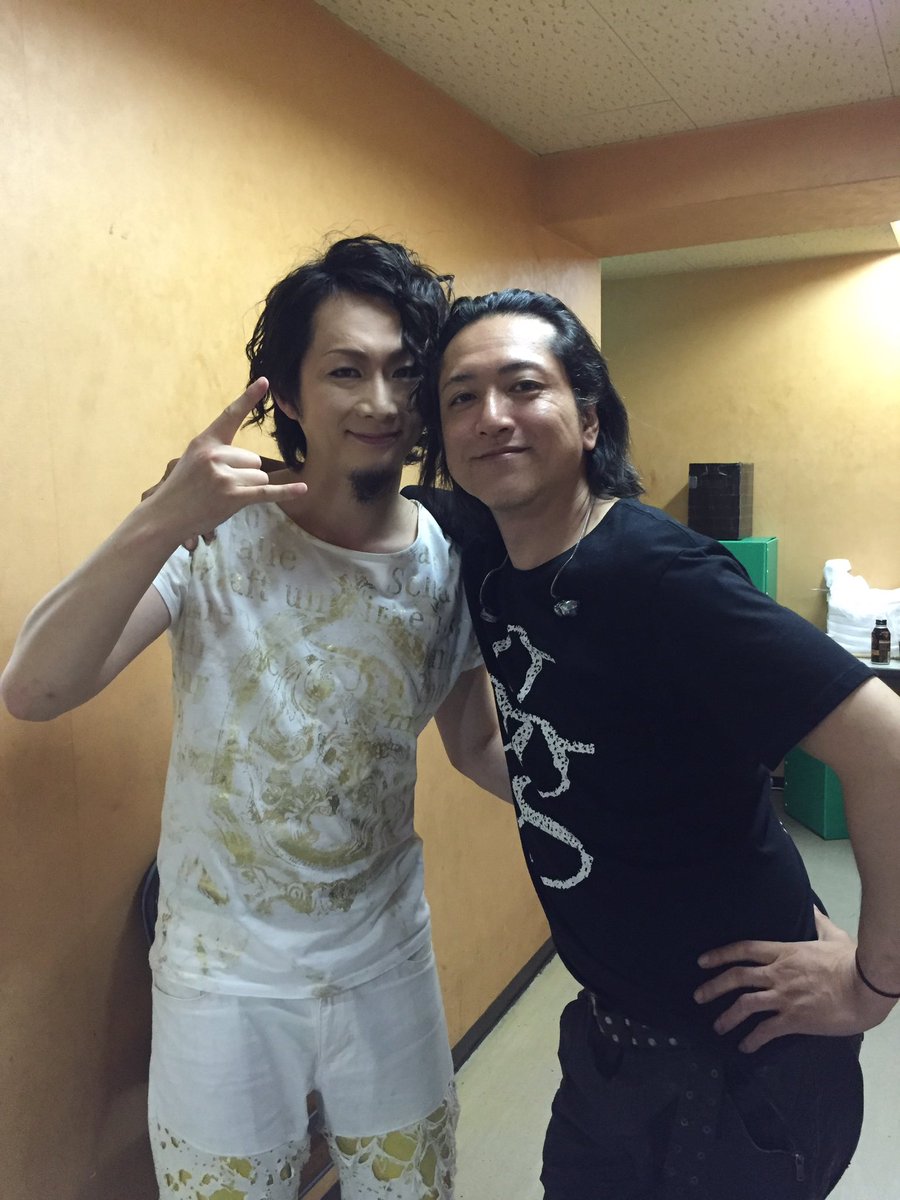 悠 V Twitter Rayflower 先輩との2マンlive終了 来てくれたみんな ありがとう みんなの合唱がめっちゃ気持ち良かった そして今日は凄く刺激になり 凄く勉強になり 凄くキッズに戻った1日でした Sakuraさんと初の2ショット