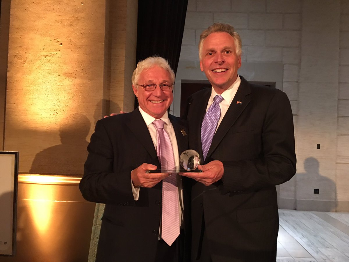 vjbarn's tweet photo. Congratulations @GovernorVA for being named #BIO2016 Governor of the Year. https://t.co/CfUzTJYwrI