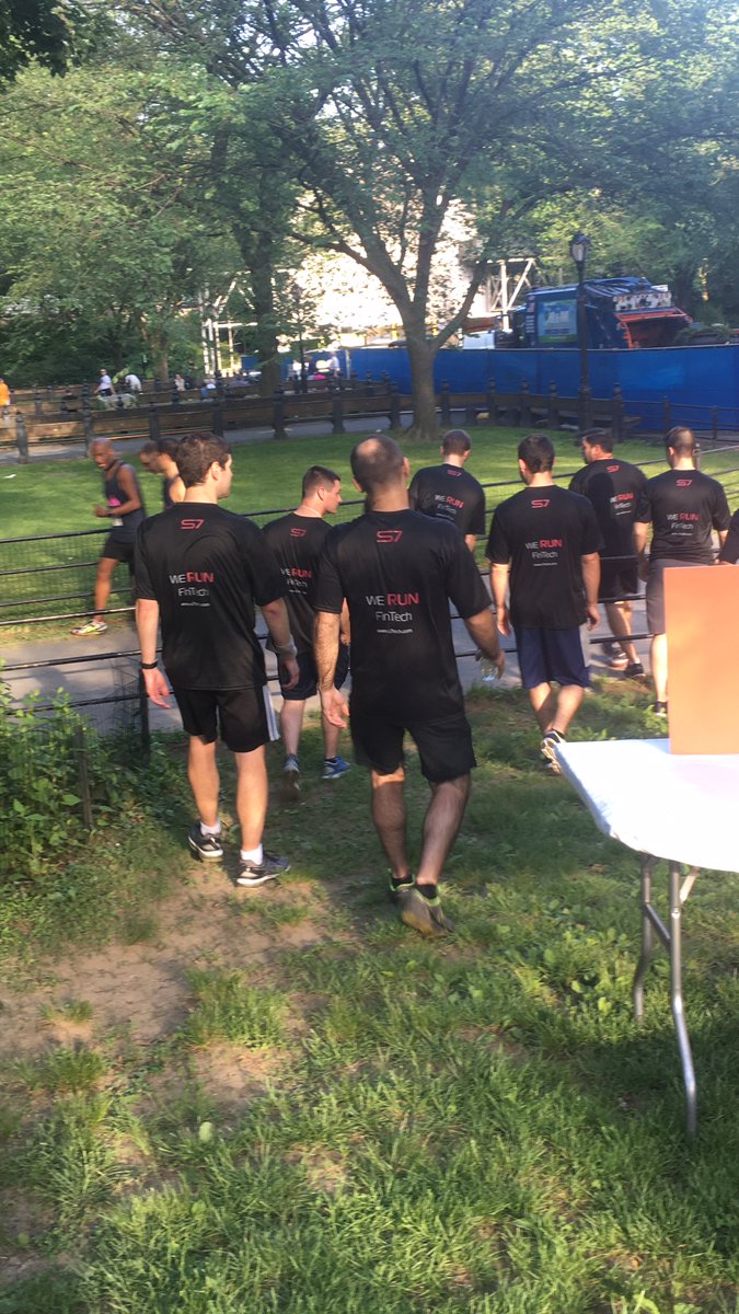 S7tech's tweet image. It was an absolutely beautiful night in central park! #centralpark  #s7technology  #jpmorgancase #corporatechallenge