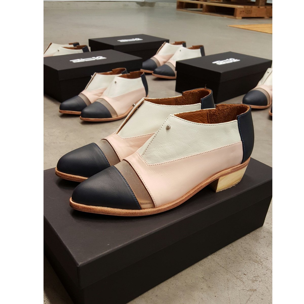 BAUTHS's tweet photo. NEW arrivals #abotinadoBERTA https://t.co/7dVVJZ1OKb