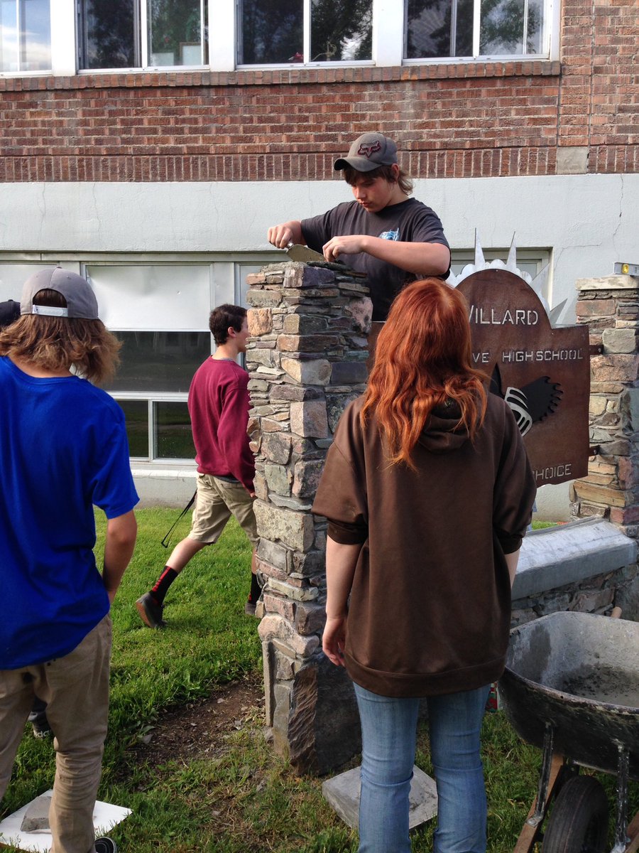 WAHS_JB's tweet image. Thx #HellgateKnights and tchr Jim S #TimeCapsule in place and capstones installed so sign @WillardAltHS is #finished