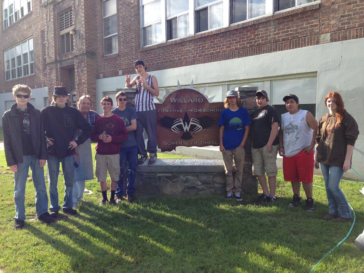 WAHS_JB's tweet image. Thx #HellgateKnights and tchr Jim S #TimeCapsule in place and capstones installed so sign @WillardAltHS is #finished