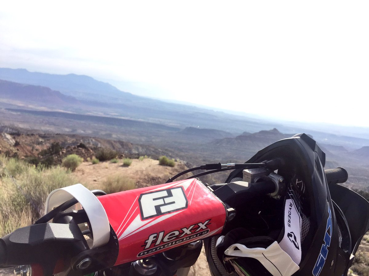 LoganBinggeli's tweet photo. @FasstCompany Killer AM Moto sesh! @ScottReynolds72 @KHSbicycles https://t.co/irC344HQ0n