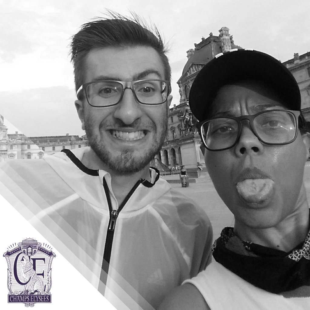 ZeOnlyPiaf's tweet photo. #WhyIRunChampsElysees ? Pour les selfies royaux avec notre nouveau tombeur de macarons #adidas #runforfun https://t.co/gh6RNJiTP9