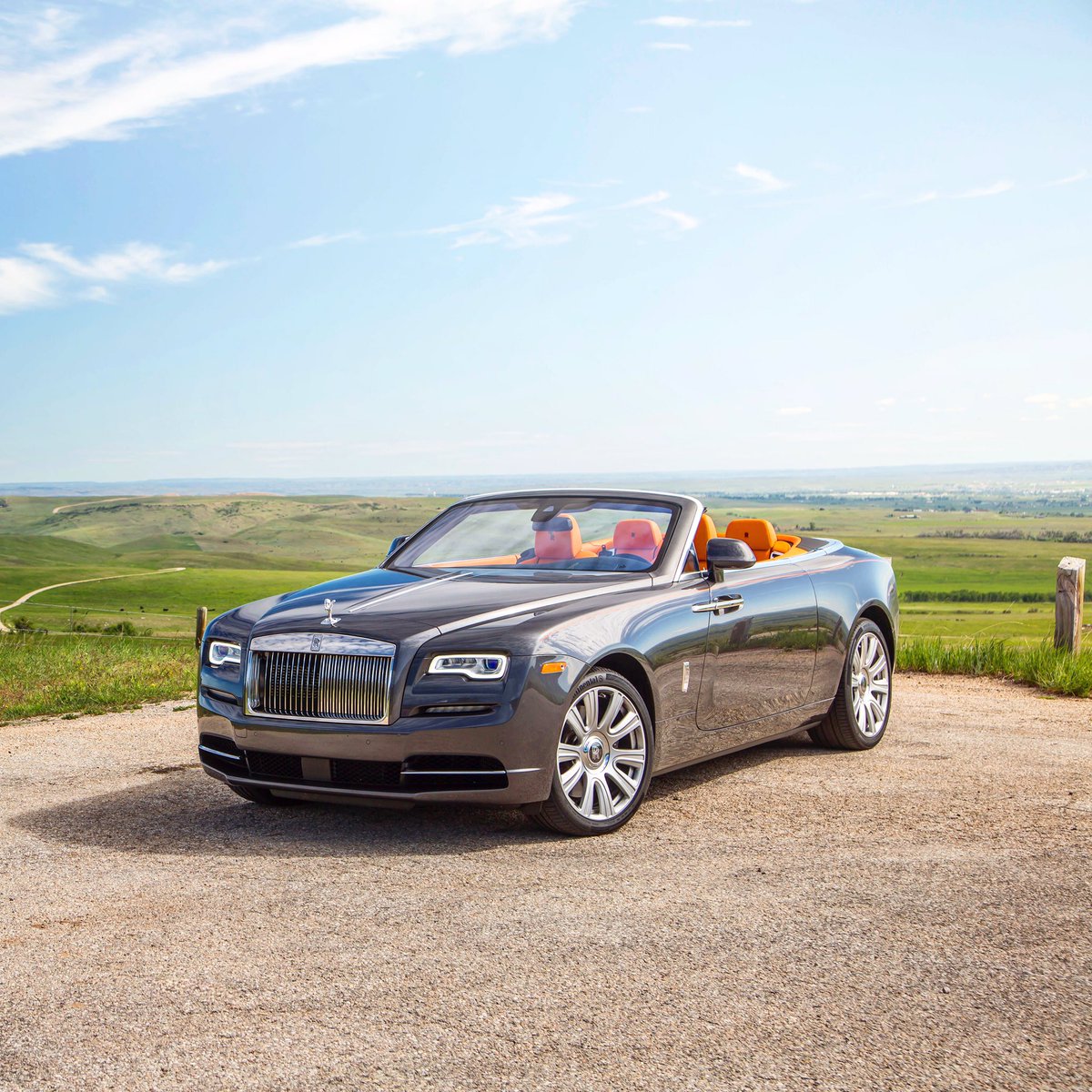 rollsroycemcna's tweet photo. Love of beauty is taste. The creation of beauty is art. 

#RollsRoyceDawn #RRDawn #DawnDrive https://t.co/KMNLgIvPVa