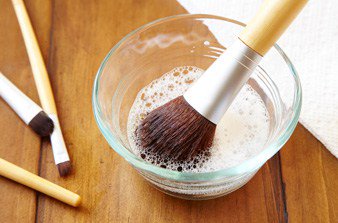 CinderellasMS's tweet photo. Why You Must Clean Your Makeup Brushes https://t.co/XkhrmeyKt2 https://t.co/fi6W39Mz2Z