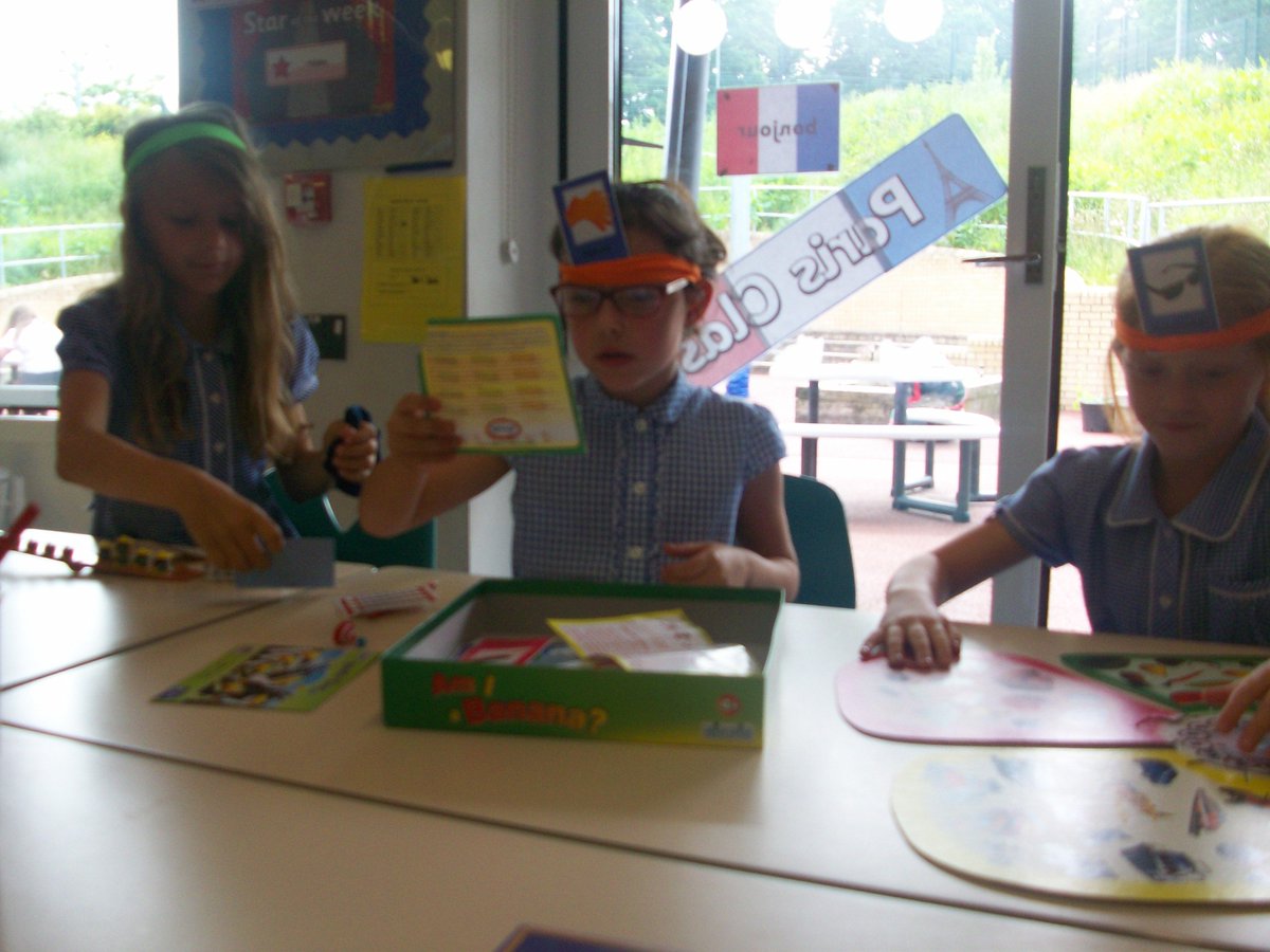 ParisClass's tweet photo. A fun afternoon solving puzzles in Paris Class #puzzleweek #puzzlingtimes https://t.co/aDq46NaSSr