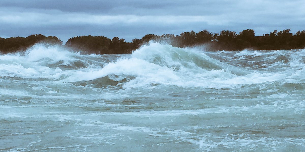 ManorRacing's tweet photo. Sure hope our drivers are having a swell time up there in the front boat 🌊🌊🌊 https://t.co/oAliz3noQr