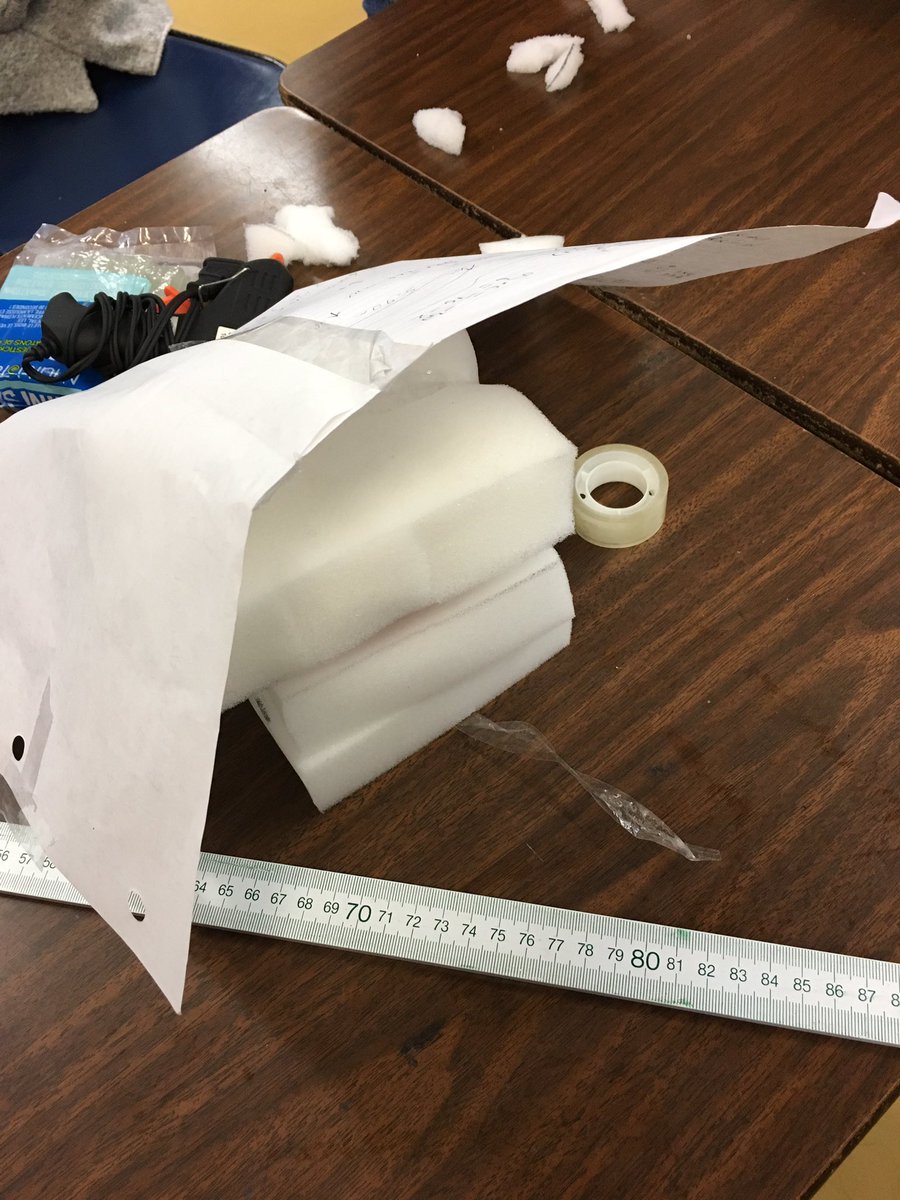 Team0Kelvin's tweet image. Failed parachute attempt 🙃#210phys #TeamAbsoluteZero