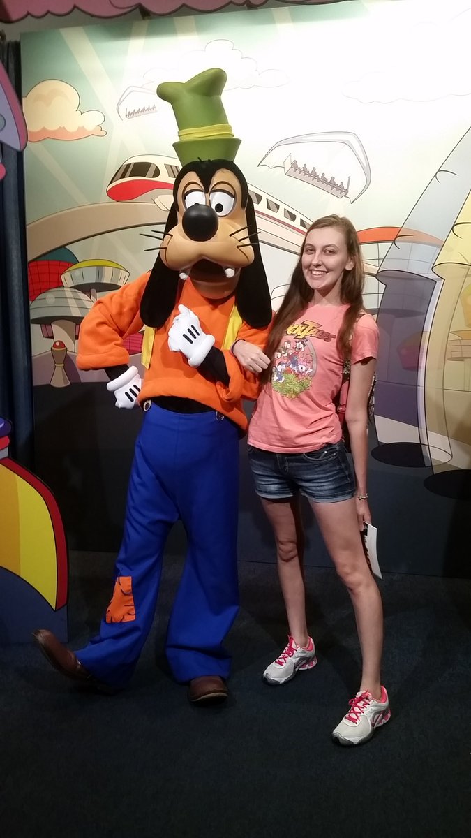 Dixie_394's tweet photo. Sorry #Goofy you're amazing, but you have way too many friends visiting today. #Disney #SuperCrowded #TimeToGo https://t.co/iMdjRZKSlC