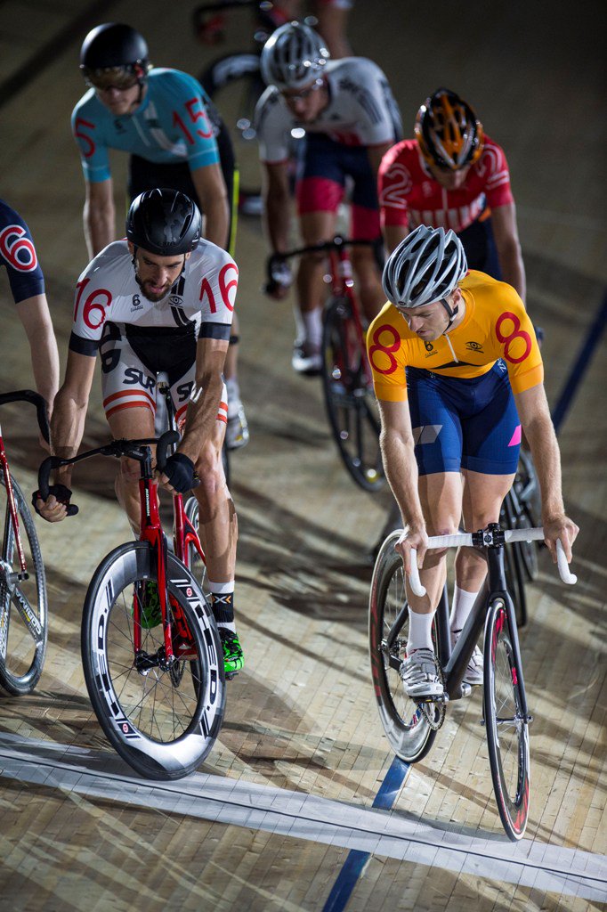 sixdaycycling's tweet photo. Patience is a virtue, right @yoerihavik? โ
#SixDayLondon
https://t.co/DQgRwHf7Pv https://t.co/TCtbVK65Vz