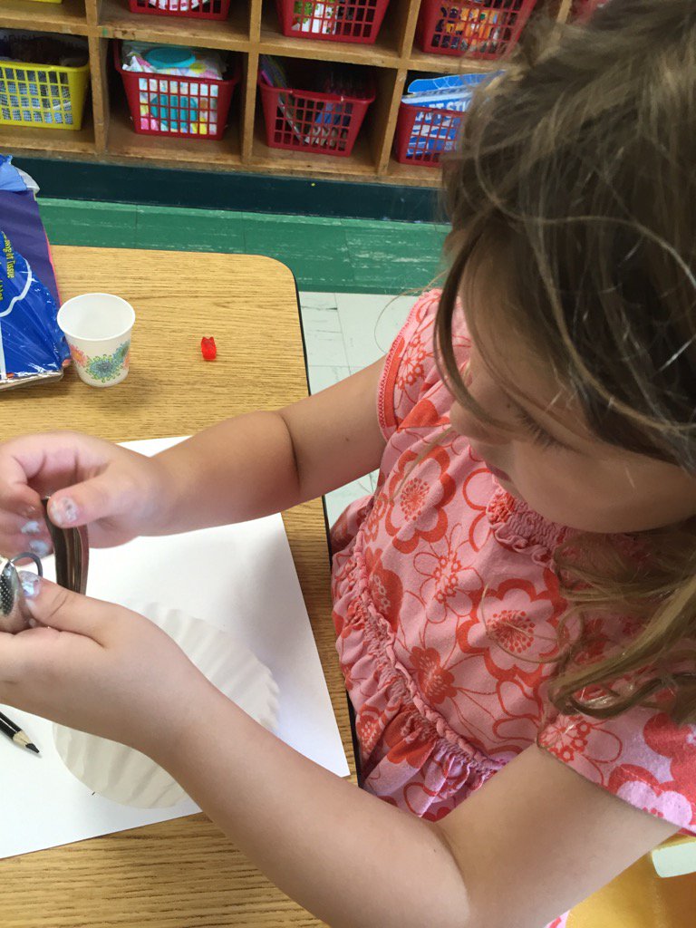 danabrown78's tweet photo. Kindergarten engineers designing parachutes for Gus! #ACSDBuildIt @Matt_Latvis @DGalente https://t.co/CR2f3O8mca