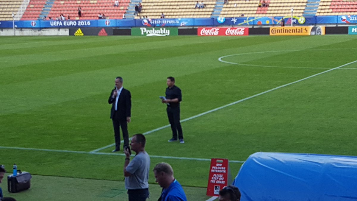 AntoineMaquin's tweet photo. Accueil de la #czechrepublic à @villedetours avec @PetrCech ! Discours de @XavierDateu https://t.co/zRsQ4jYs6s