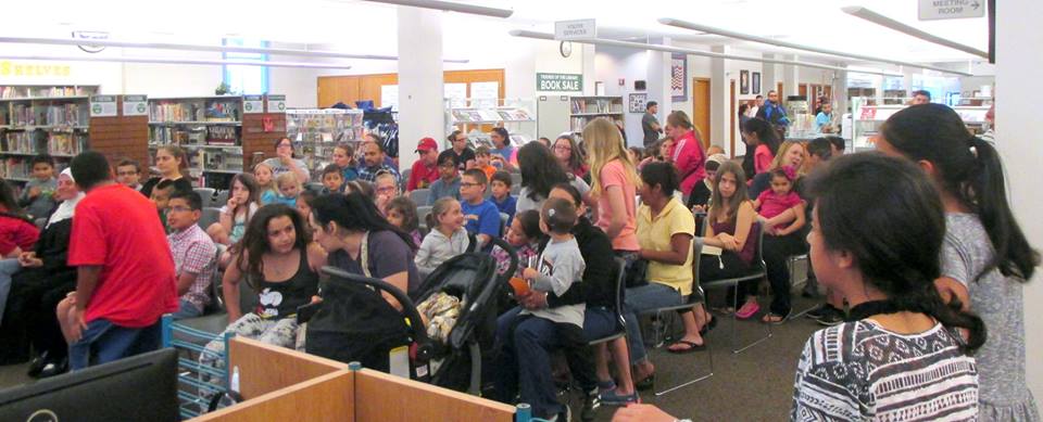 ChicagoRidgeLib's tweet image. We had a great time last night with Loren Gent of Fun Fun Fun DJ&apos;s Trivia Showdown Game Show goo.gl/LZ4cg3