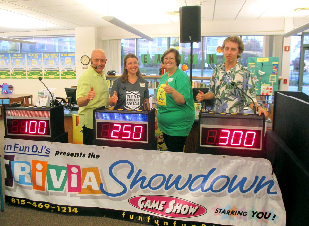 ChicagoRidgeLib's tweet image. We had a great time last night with Loren Gent of Fun Fun Fun DJ&apos;s Trivia Showdown Game Show goo.gl/LZ4cg3