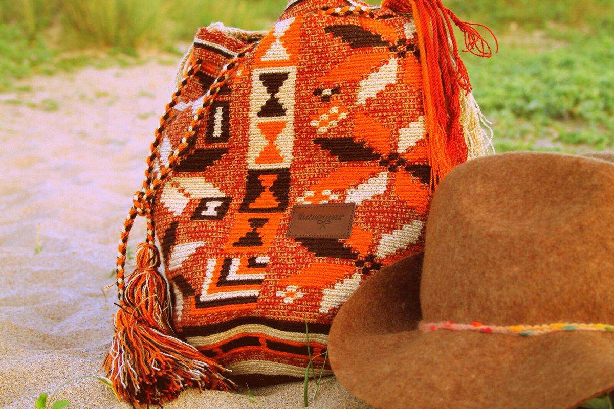 tuwayuu's tweet photo. Los atardeceres son de color @tuwayuu ... #Tuwayuu #wayuubags #bolsoswayuu #handmade #wayuu #junio #verano #summer https://t.co/nCVcLI8119