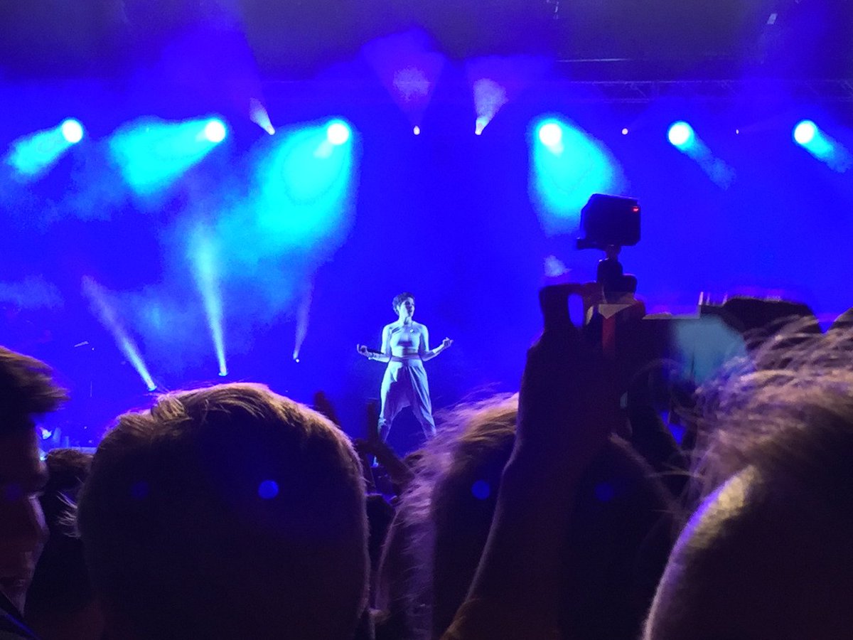 tunespeak's tweet photo. .@halsey at @SweetlifeFest
#WinnerWallWednesday
๐ท Ayla S. https://t.co/sZiy6MHwUr