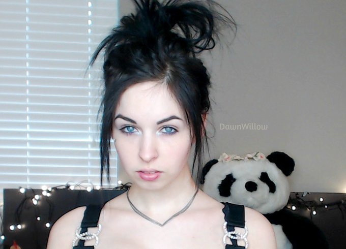 Watch Dawn Willow's leaked NSFW photo on TwXstars