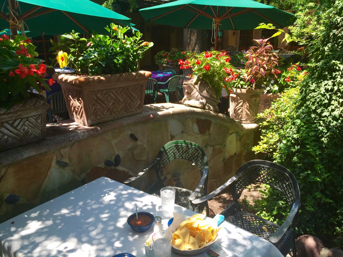 Bud Kennedy's Eats Beat (@eatsbeat) on Twitter photo A little bit of lunchtime heaven: My favorite table ("table one") in the fountain back corner at <a href="/JoeTGarcias/">Joe T. Garcia's</a> A little bit of lunchtime heaven: My favorite table ("table one") in the fountain back corner at <a href="/JoeTGarcias/">Joe T. Garcia's</a>