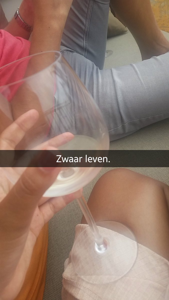 mlshellewegen's tweet photo. #wine &amp; #dine at the #beach. 😊 #bronzy #snapchat #tired https://t.co/Z7PsiLCm0D