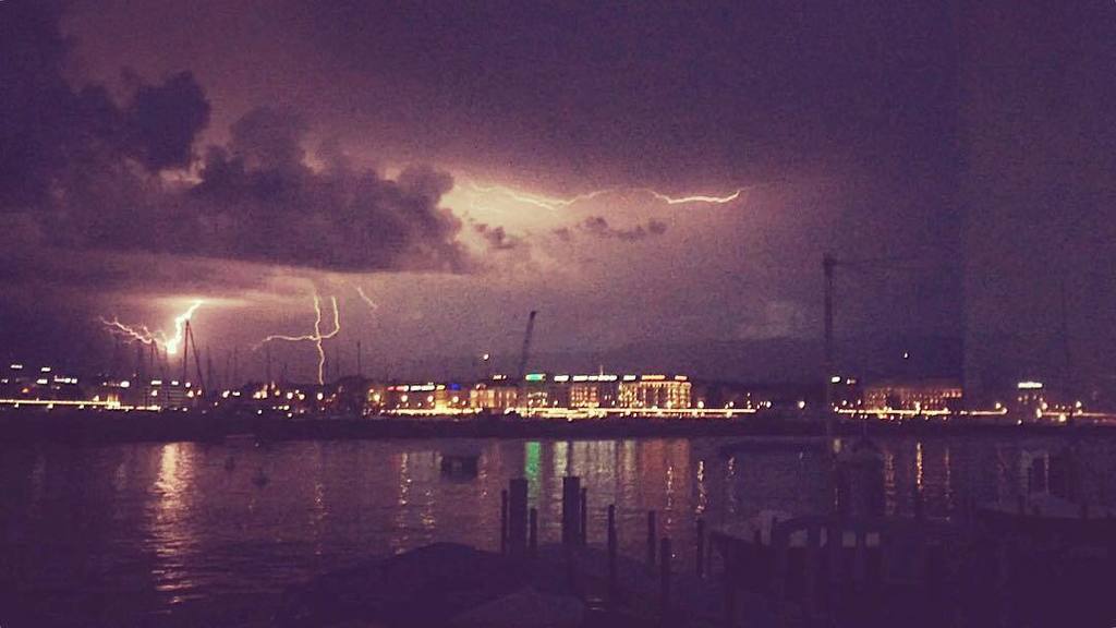 Rachel_Breslin's tweet photo. Geneva lake last night (spot the 🇮🇪) https://t.co/t9k6WWFu0W