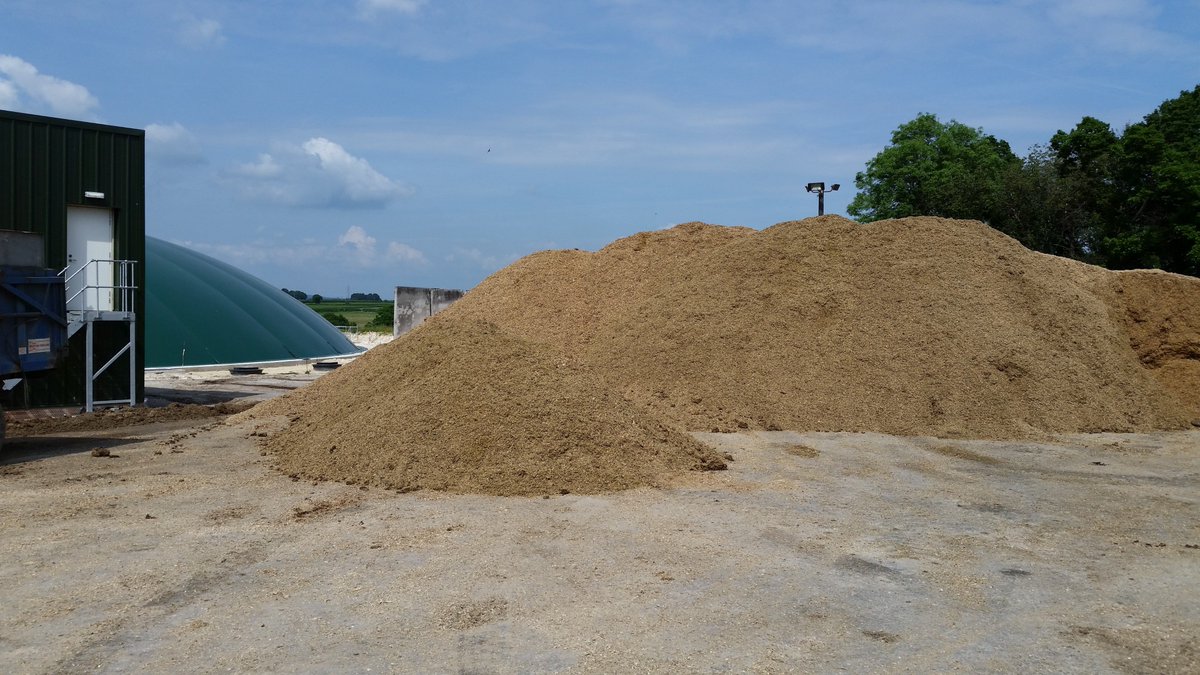 GrantAuton's tweet photo. Apsley Farm Biodigester guided tour, impressive...Has sold me on the idea.  #Greenenergy #sustainability https://t.co/oWLoSdUkal