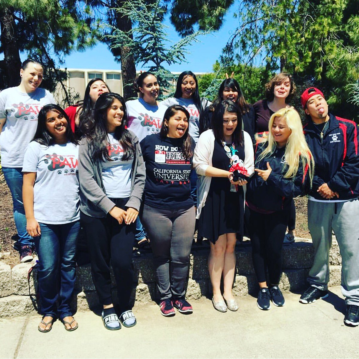 pawcsueb's tweet photo. Spend time with your friends and loved ones to help relieve stress like our PAW interns 🐾 AssessYourStress #csueb https://t.co/smWZuiIYlr