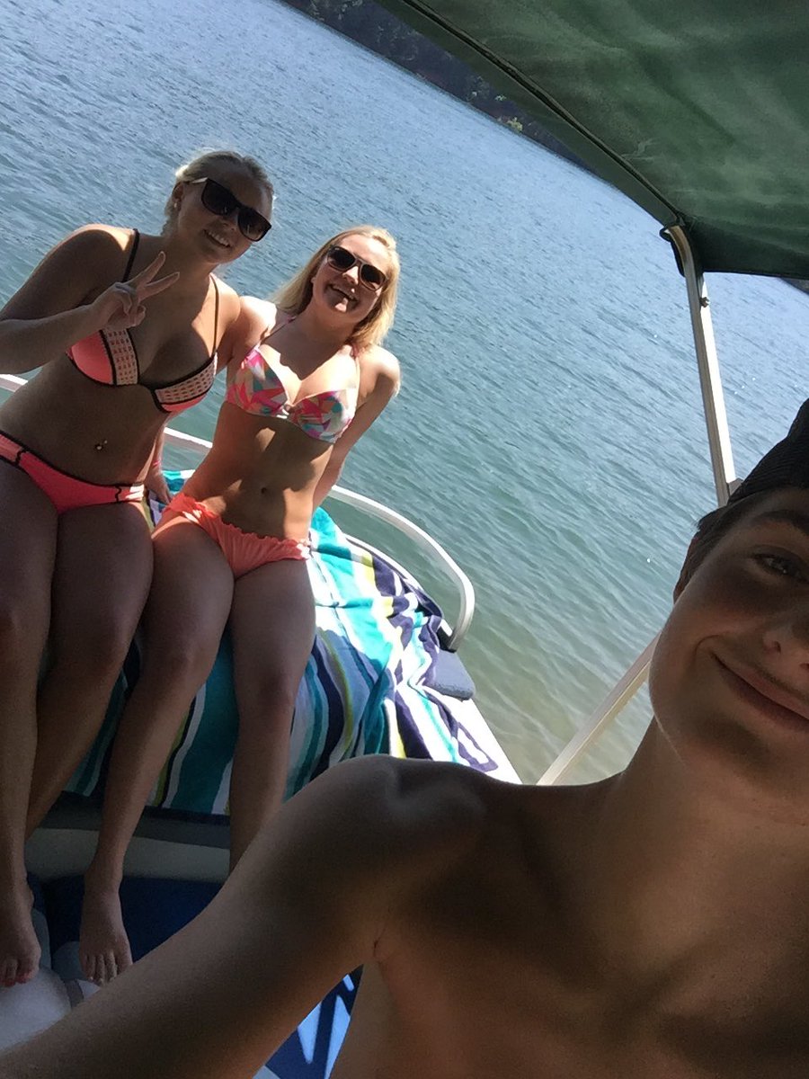 savannahg_07's tweet photo. happy national bestfriend day to the people that get on my nerves 24/7 but still manage to make me smile 😜 https://t.co/scUa8LrftJ