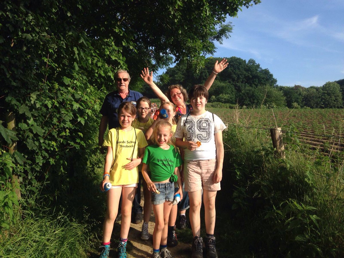 ojbstreebeek's tweet photo. Super weer en super route! De Fusieschool uit Treebeek geniet enorm! Zeg boem tjieke boem!!! @A4DHoensbroek https://t.co/NzferCrbrO