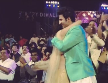 hasretbluet's tweet photo. can we have this moment again in gold awards please. https://t.co/V0yq4eroIZ