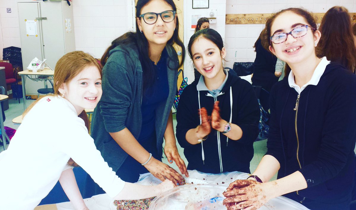 JH Girls baked goodies to highlight the importance of ואהבת לרעך כמוך.