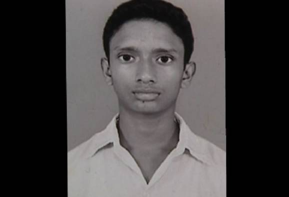 abpanandatv's tweet photo. #stdent #beatentodeath #kolkata আম চোর সন্দেহে হরিদেবপুরে ছাত্রকে পিটিয়ে খুন https://t.co/3xz06uUWg3 https://t.co/TWV6xAS3wZ