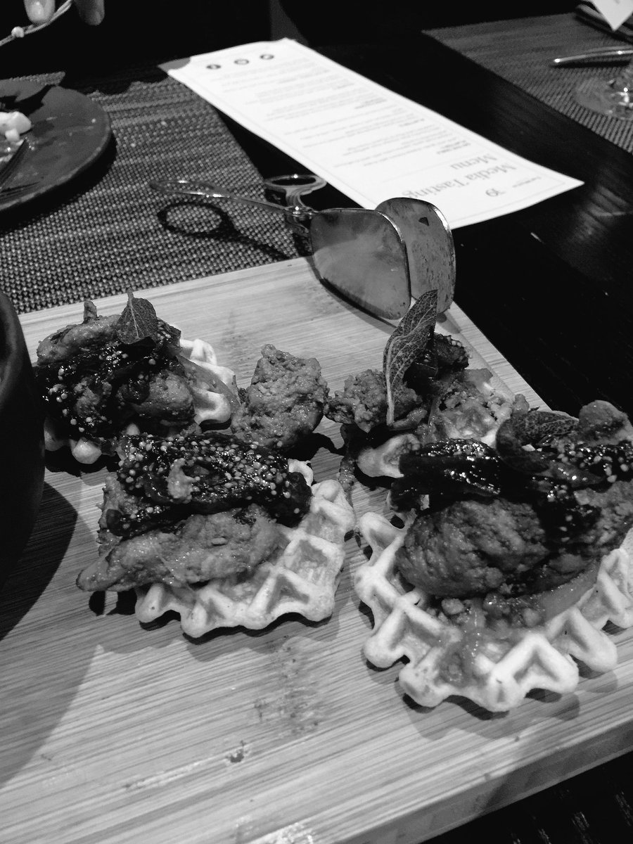 ryan1sss's tweet photo. Amazing cuzine @WestinCPT with their fresh new menu #chickenliverwaffles #prawndumpling #foodie #keepingyoursanity https://t.co/4p8bzVvvSV