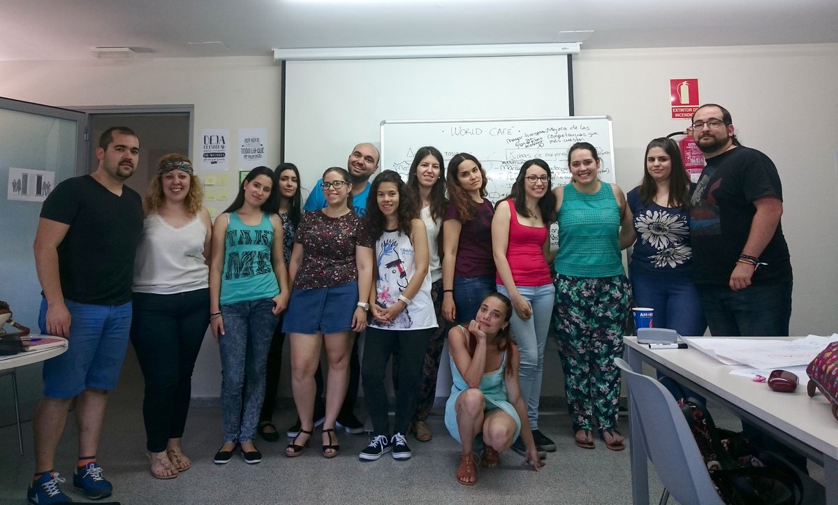 Entrelanzados3's tweet photo. Ayer nos visitó Laura Castillo, de @FundacionSMLRPH para ver el funcionamiento y la evolución de nuestra lanzadera https://t.co/tg77Joov8m
