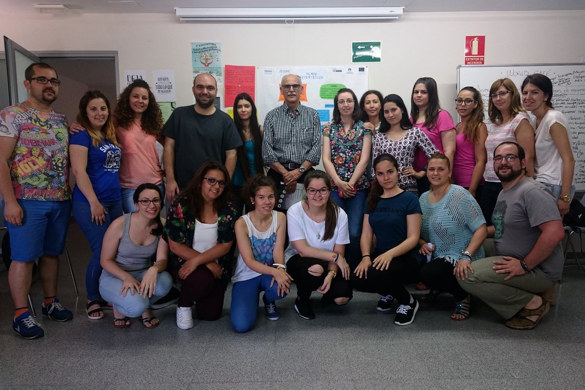 Entrelanzados3's tweet photo. Andres de la Villa, dueño y gerente d @BigMatTevisa. Experiencia, consejos, muy motivador y gratificante.

¡Gracias! https://t.co/T83tHAGKY6