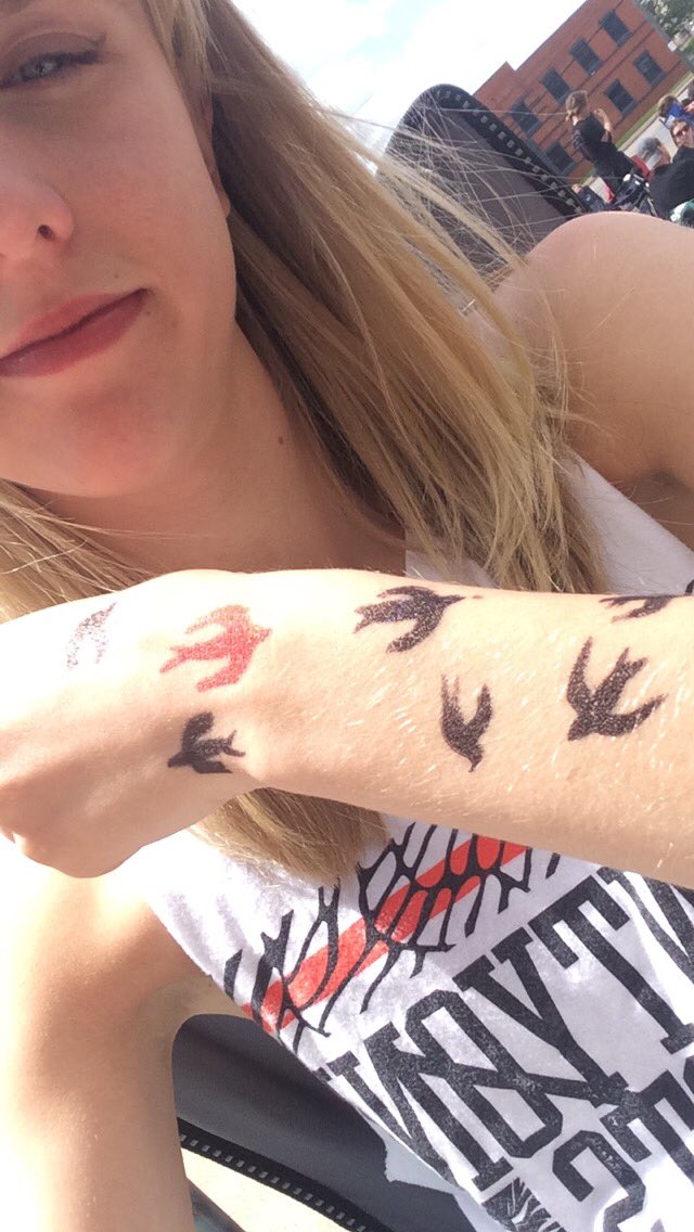 nerdifesto's tweet photo. update 3: i got tatted up by the lovely @SantoDraws, i ate lots of gushers, and finally enjoying the sunshine https://t.co/wg1QM0tCWi