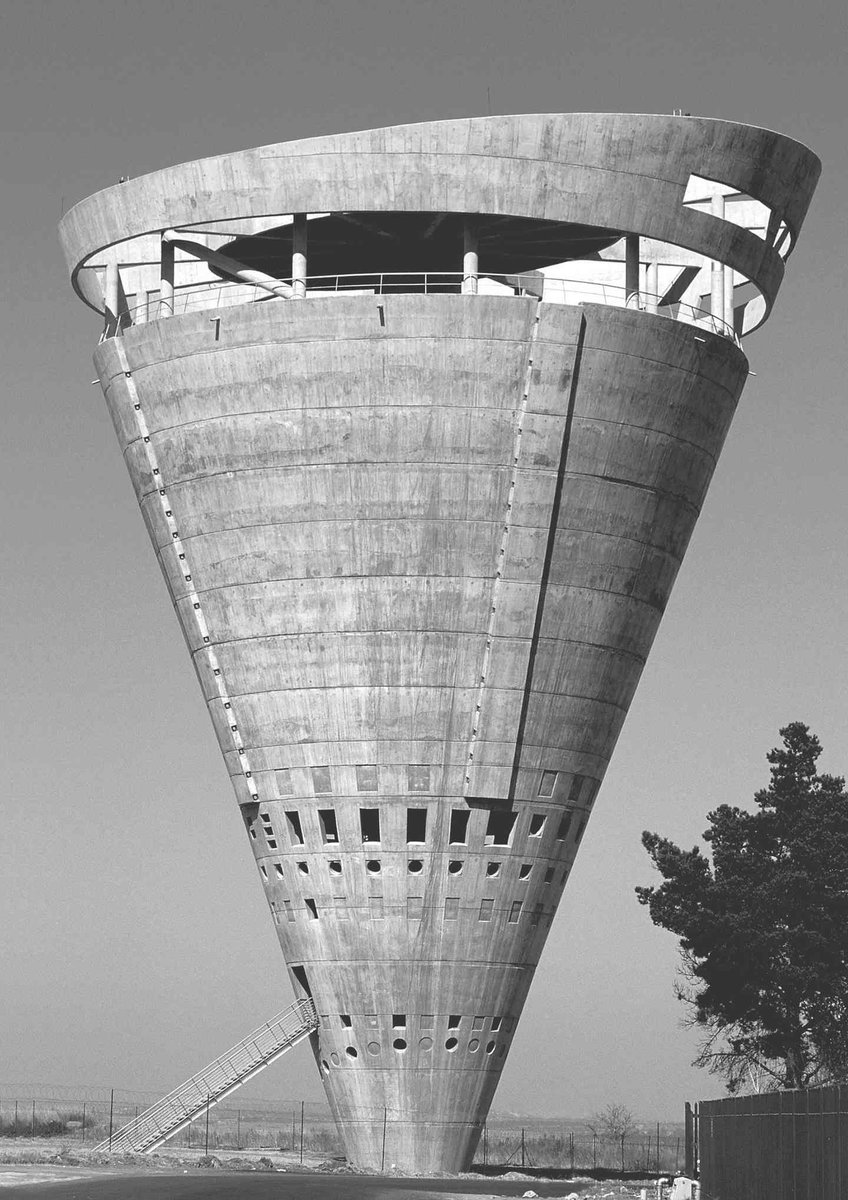 gerrybobrien's tweet photo. The Brutal World by Peter Chadwick
#architecture #Brutilism #photography #art #environment
https://t.co/HkkCv3a7Ax https://t.co/W8kE6SvMil