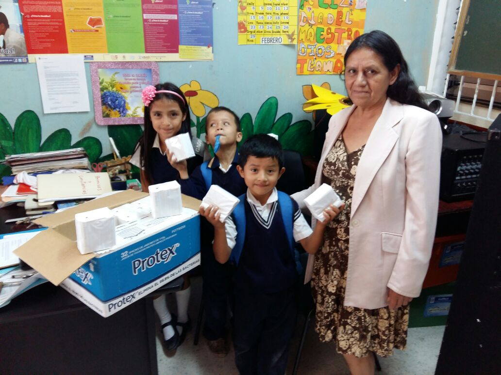 Donación Jabones, Centro de Alcance y EOUM,No.823, Cuch del Carmen, Sta Cat Pinula.Gestión de Club Rotaract Ermita