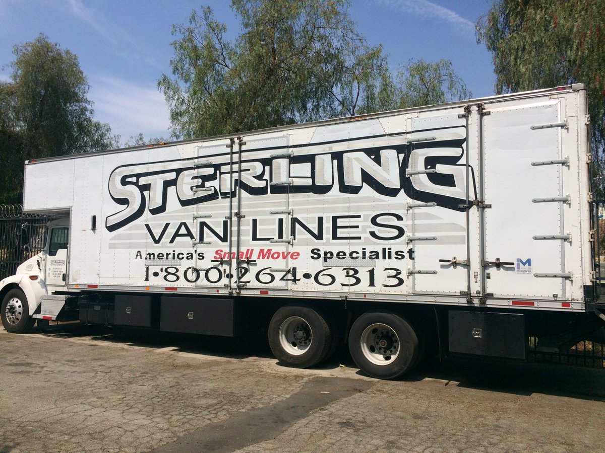 multiSCOW's tweet image. Beautiful day of work at Sterling Van Lines. Lots of college move outs today. #classof2016 #collegemove #movers