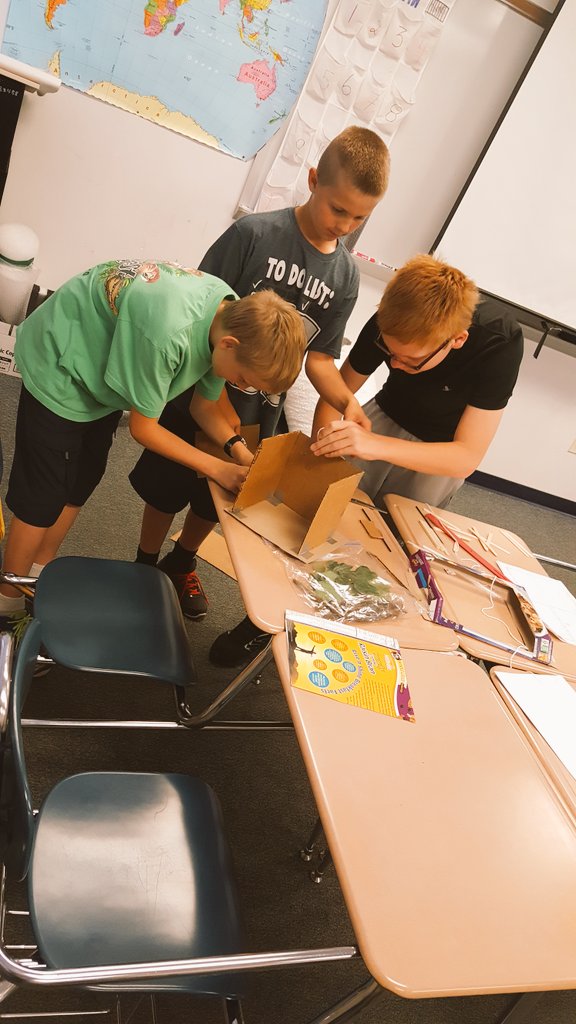HawkSTEMClub's tweet image. Building huts to keep Sir Harley Houndstooth III safe from a windstorm... will he survive?? #TheGreatSTEMChallenge