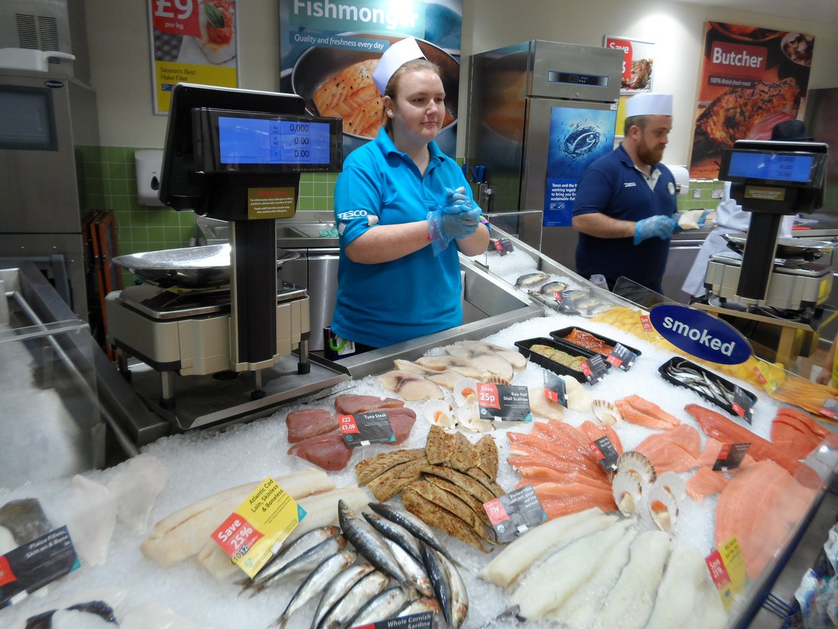 georgeprimary's tweet photo. World Oceans Day 2016: Y2 investigating the different types of fish during our visit to @tescoebbwvale https://t.co/Hjp061N44h